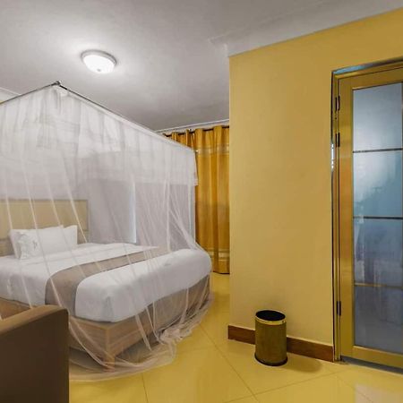 Santa Maria Hotel Entebbe Bagian luar foto