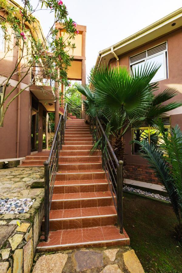 Santa Maria Hotel Entebbe Bagian luar foto
