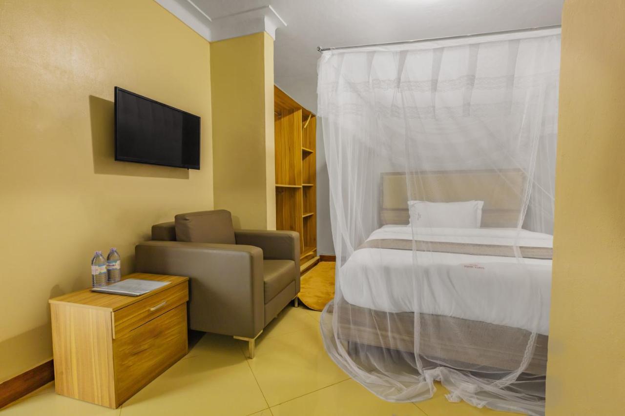 Santa Maria Hotel Entebbe Bagian luar foto