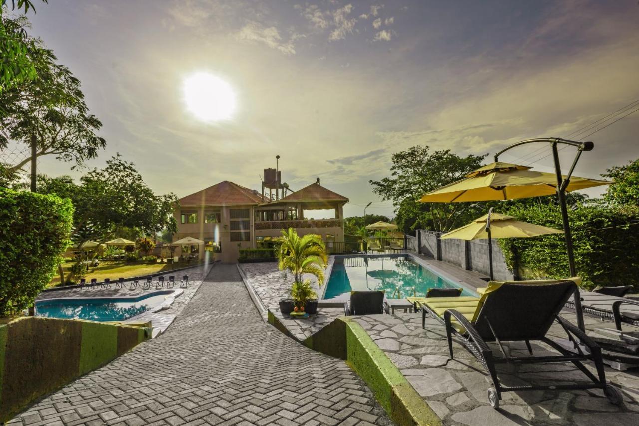 Santa Maria Hotel Entebbe Bagian luar foto