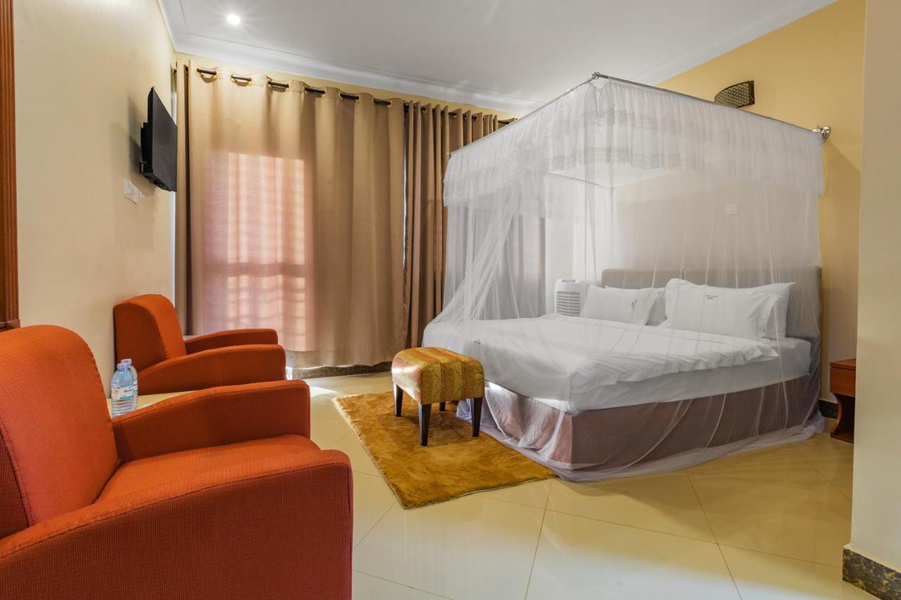 Santa Maria Hotel Entebbe Bagian luar foto