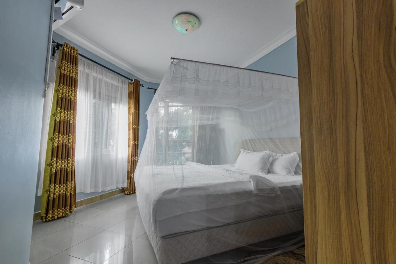 Santa Maria Hotel Entebbe Bagian luar foto