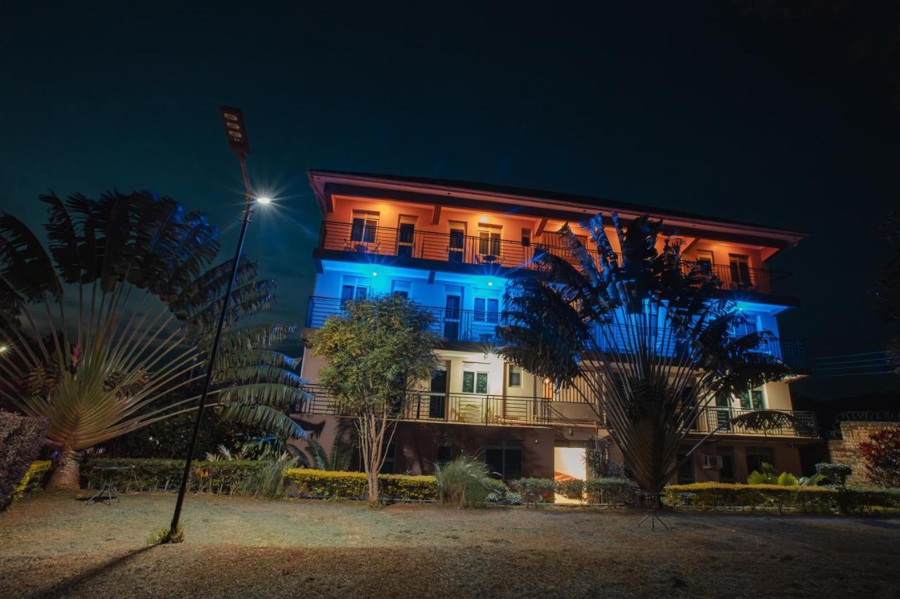 Santa Maria Hotel Entebbe Bagian luar foto