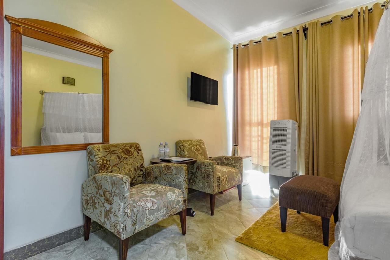 Santa Maria Hotel Entebbe Bagian luar foto