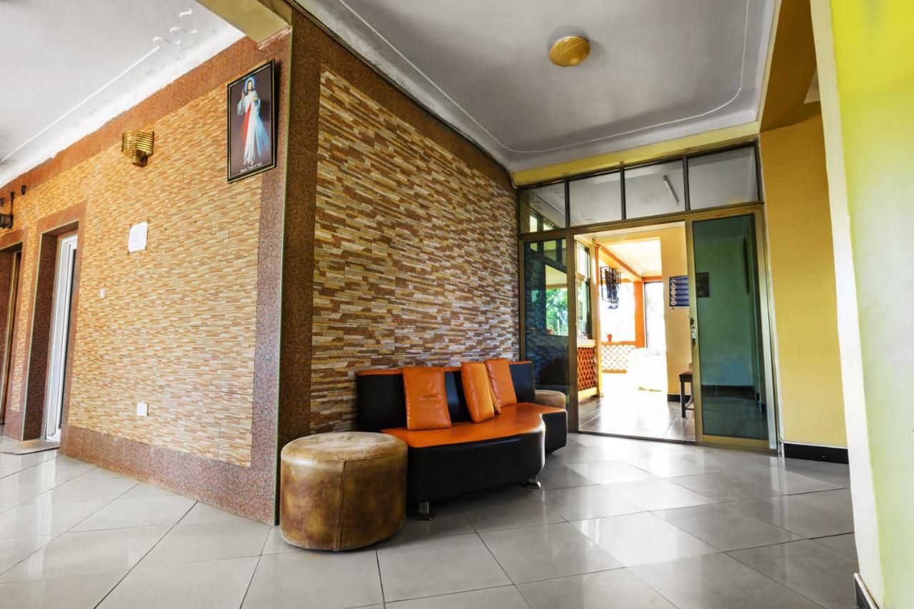Santa Maria Hotel Entebbe Bagian luar foto