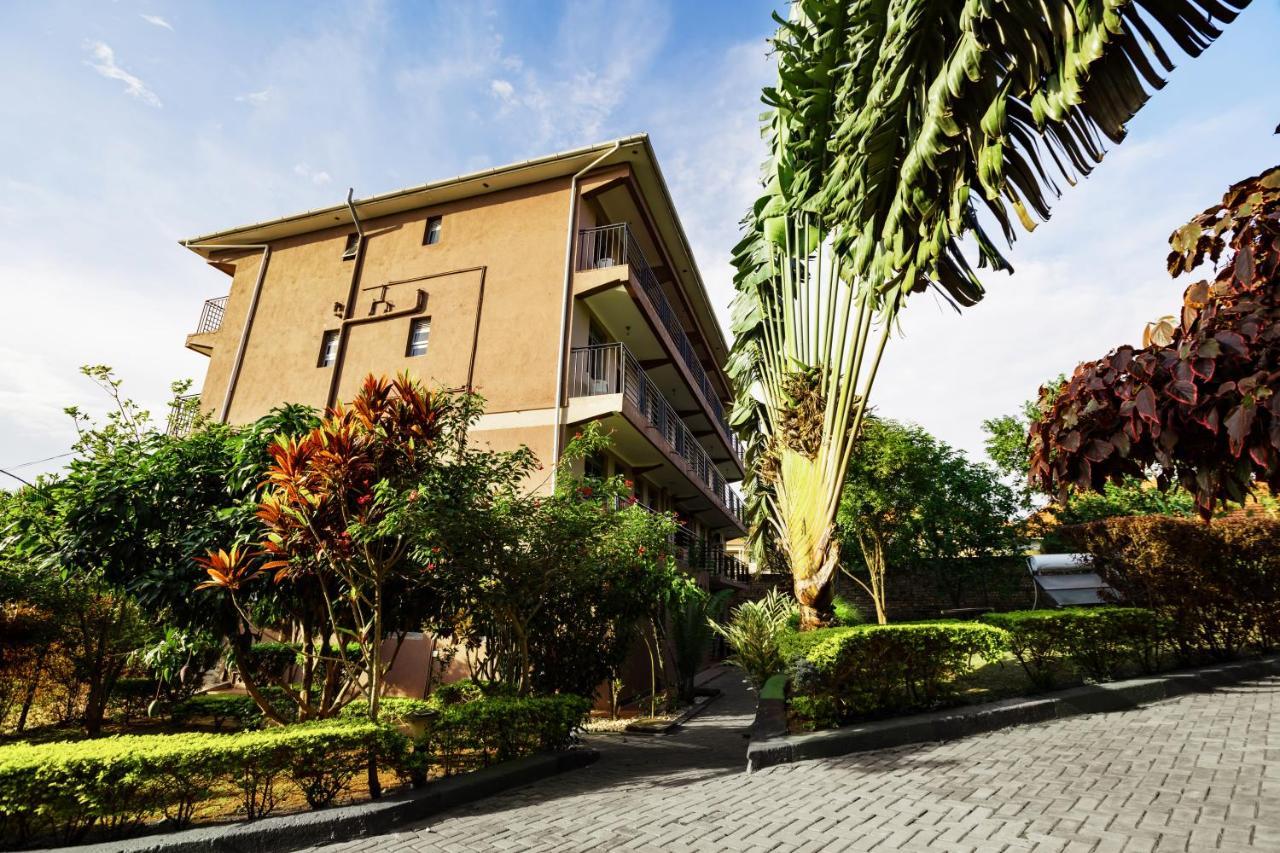 Santa Maria Hotel Entebbe Bagian luar foto