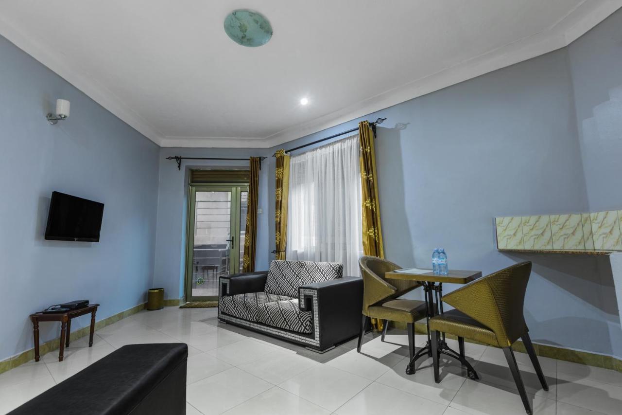Santa Maria Hotel Entebbe Bagian luar foto