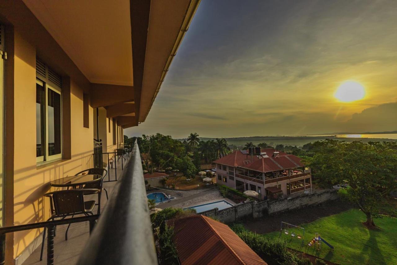 Santa Maria Hotel Entebbe Bagian luar foto