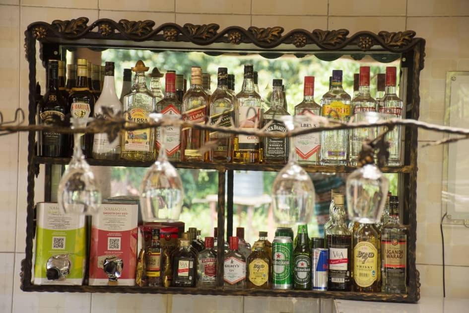 Santa Maria Hotel Entebbe Bagian luar foto